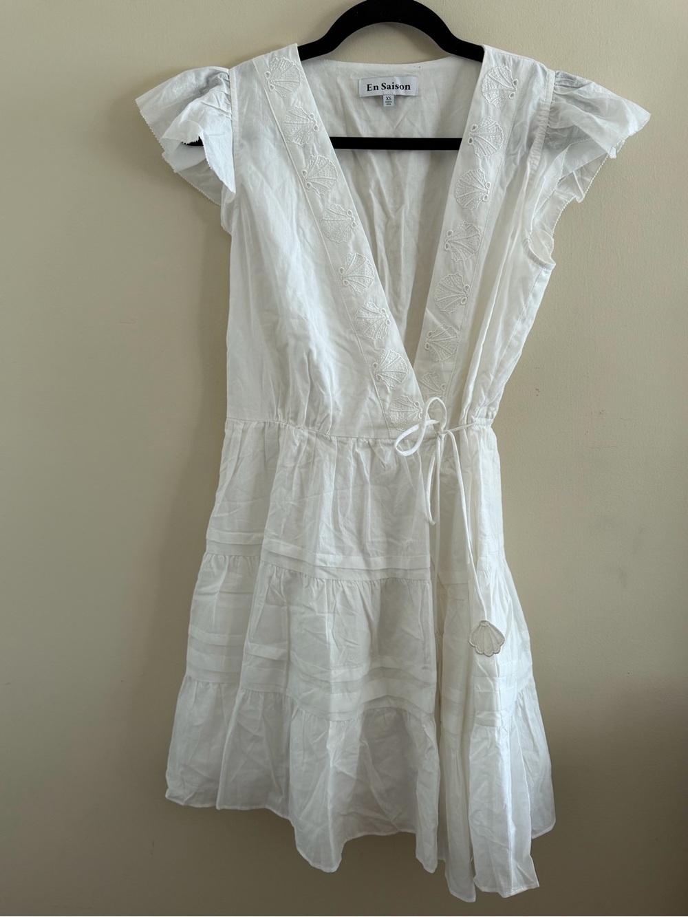 New! En Saison White Embroidered V-Neck Wrap Dress